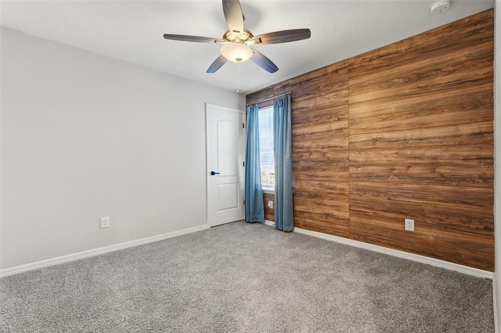 合同活跃: $400,000 (4 贝兹, 2 浴室, 2205 平方英尺)