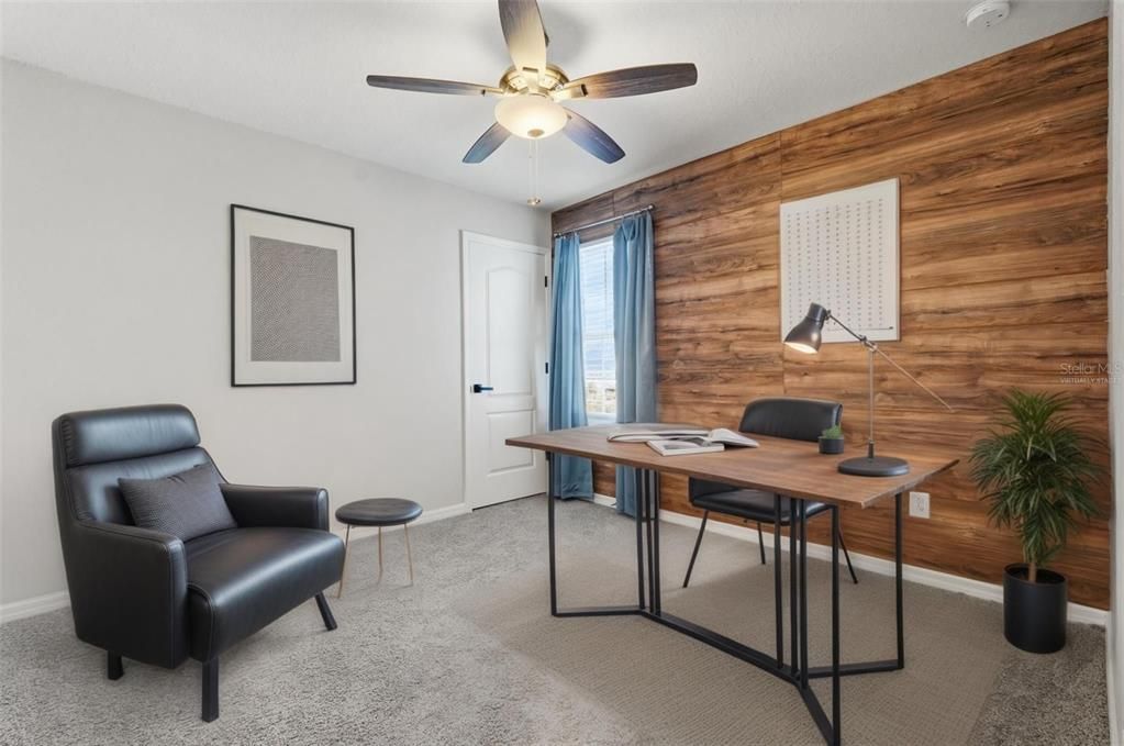 合同活跃: $400,000 (4 贝兹, 2 浴室, 2205 平方英尺)