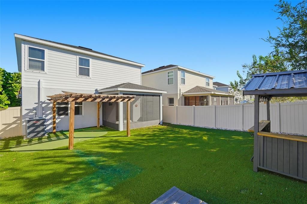 合同活跃: $400,000 (4 贝兹, 2 浴室, 2205 平方英尺)