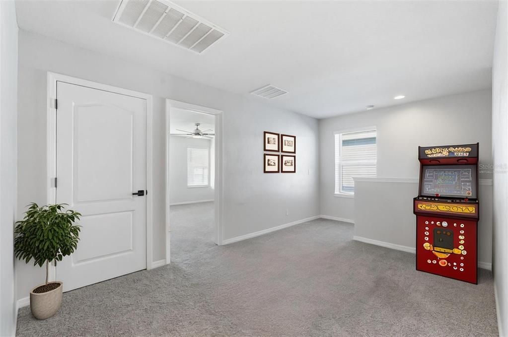 合同活跃: $400,000 (4 贝兹, 2 浴室, 2205 平方英尺)