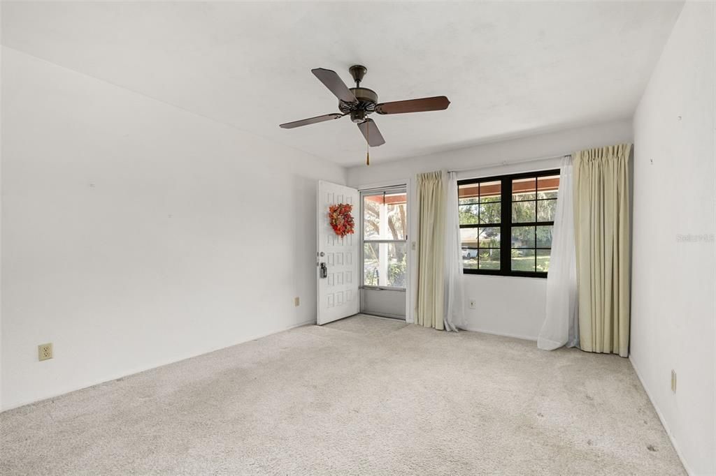 Activo con contrato: $280,000 (4 camas, 2 baños, 1397 Pies cuadrados)