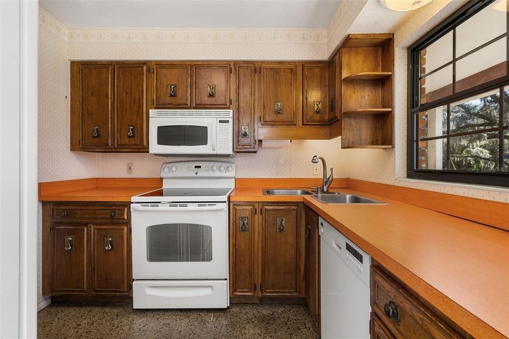 Activo con contrato: $280,000 (4 camas, 2 baños, 1397 Pies cuadrados)