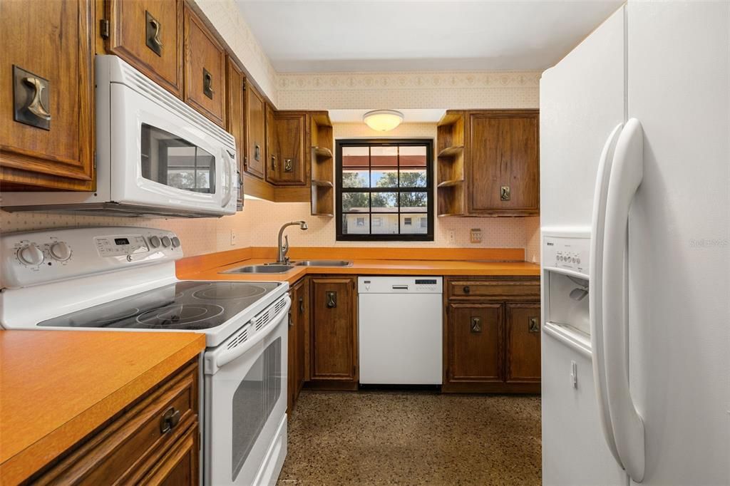 Activo con contrato: $280,000 (4 camas, 2 baños, 1397 Pies cuadrados)