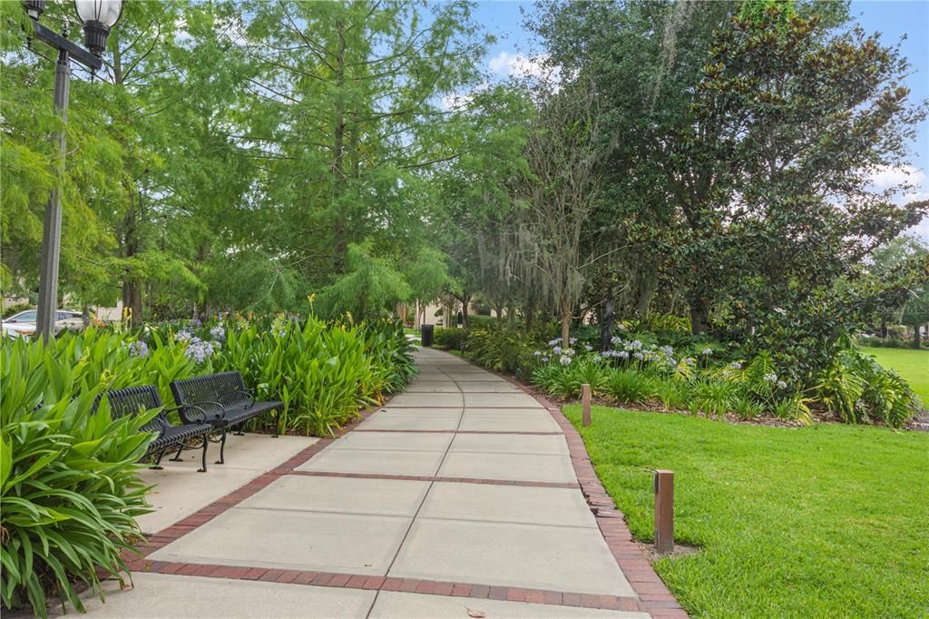 Activo con contrato: $280,000 (4 camas, 2 baños, 1397 Pies cuadrados)