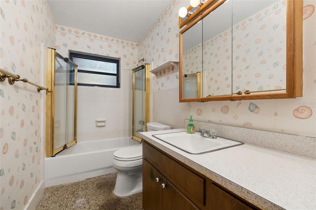 Activo con contrato: $280,000 (4 camas, 2 baños, 1397 Pies cuadrados)