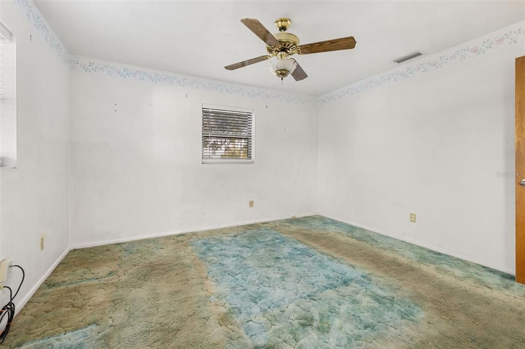 Activo con contrato: $280,000 (4 camas, 2 baños, 1397 Pies cuadrados)