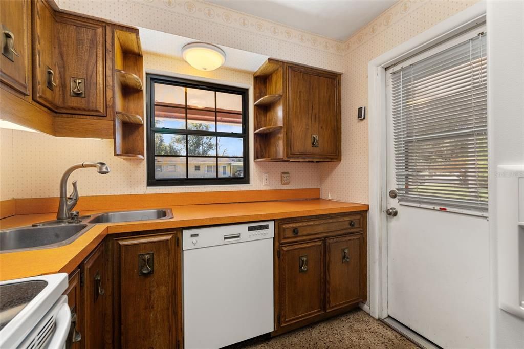 Activo con contrato: $280,000 (4 camas, 2 baños, 1397 Pies cuadrados)