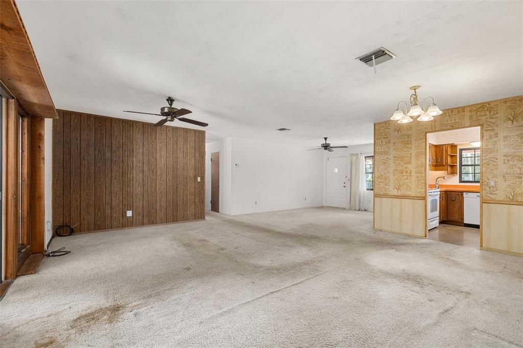 Activo con contrato: $280,000 (4 camas, 2 baños, 1397 Pies cuadrados)