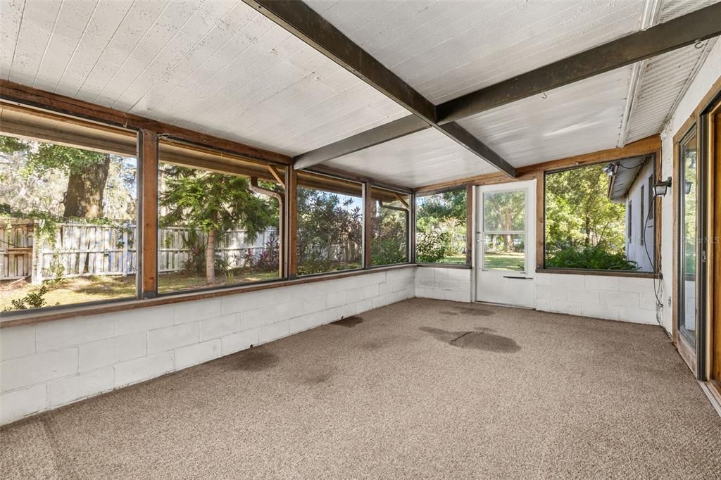 Activo con contrato: $280,000 (4 camas, 2 baños, 1397 Pies cuadrados)