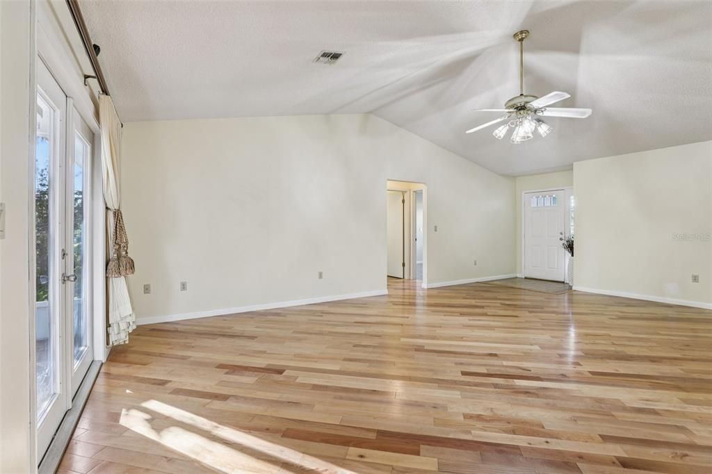 待售: $215,000 (2 贝兹, 2 浴室, 1278 平方英尺)