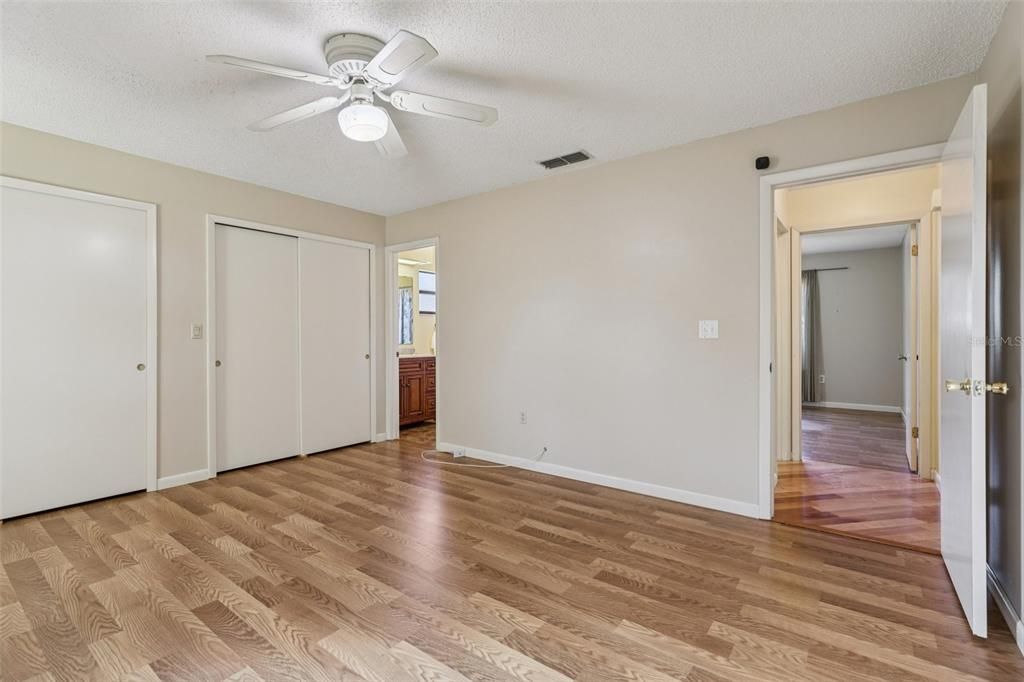 待售: $215,000 (2 贝兹, 2 浴室, 1278 平方英尺)