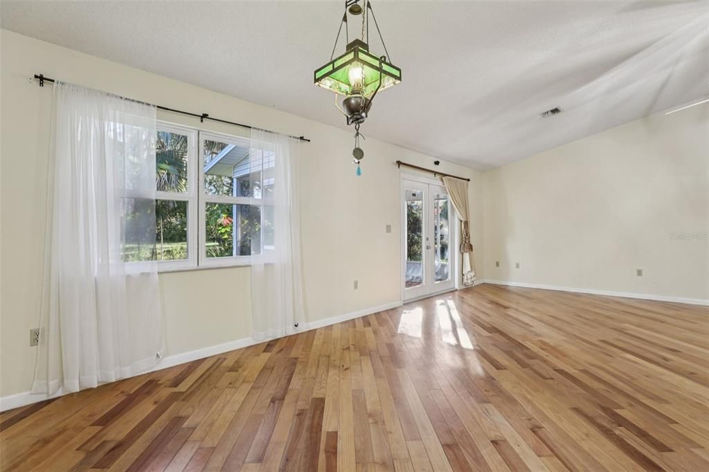 待售: $215,000 (2 贝兹, 2 浴室, 1278 平方英尺)