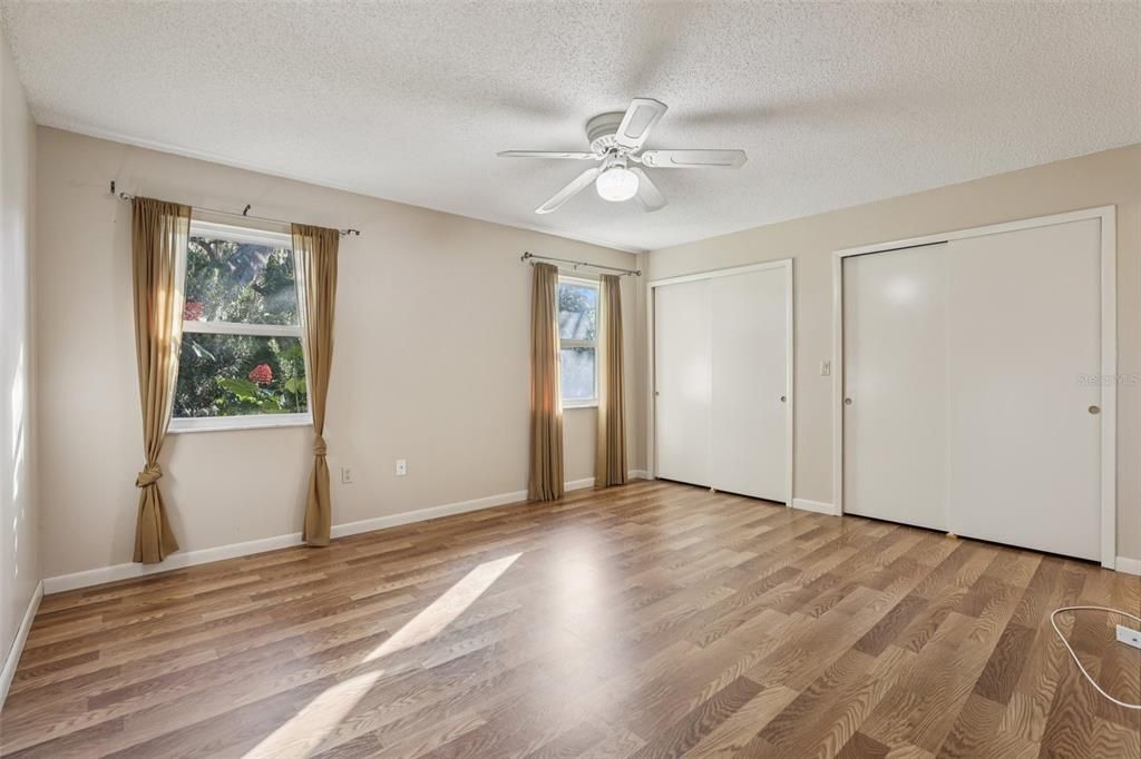 待售: $215,000 (2 贝兹, 2 浴室, 1278 平方英尺)