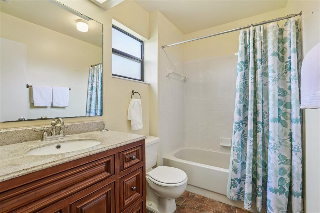 待售: $215,000 (2 贝兹, 2 浴室, 1278 平方英尺)