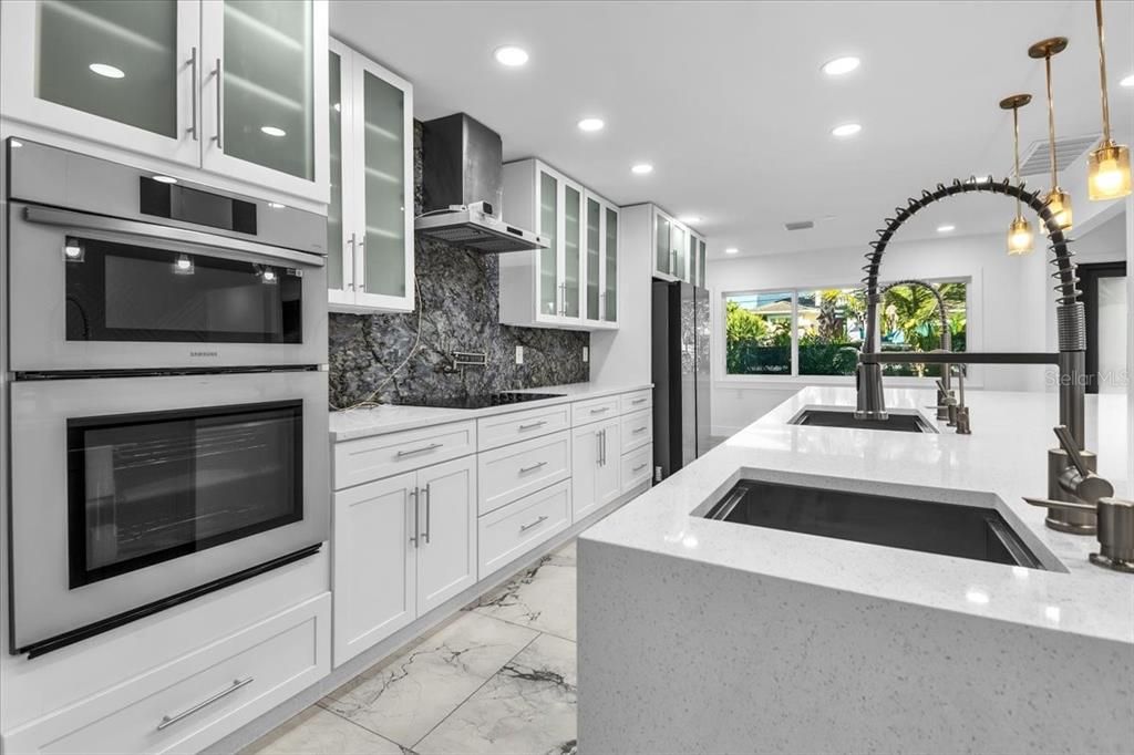 На продажу: $2,350,000 (5 спален, 5 ванн, 3126 Квадратных фут)