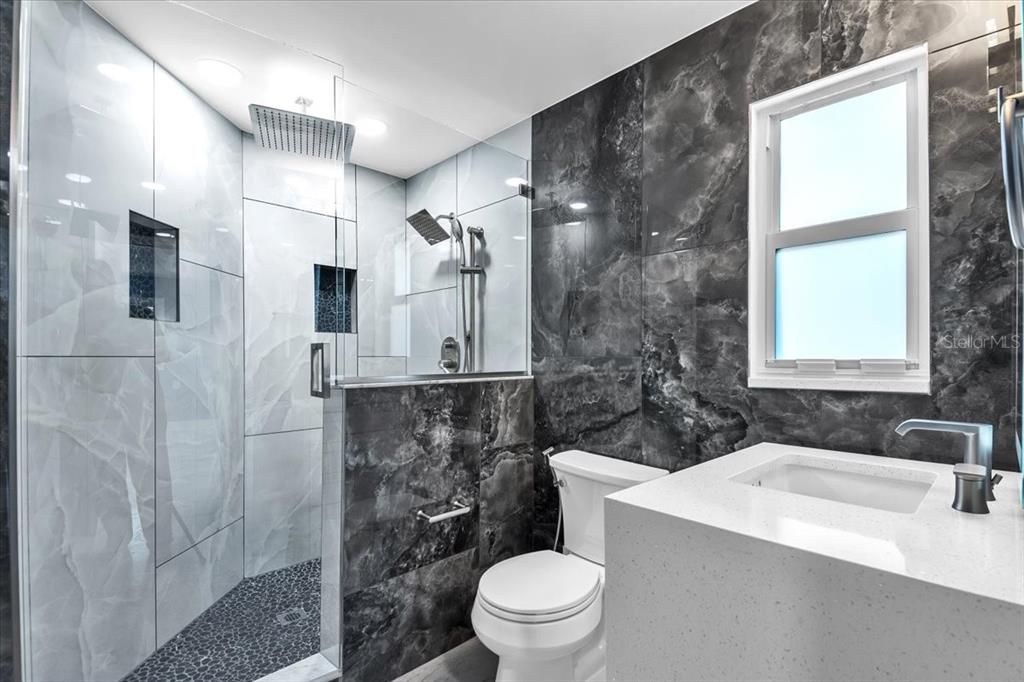 На продажу: $2,350,000 (5 спален, 5 ванн, 3126 Квадратных фут)