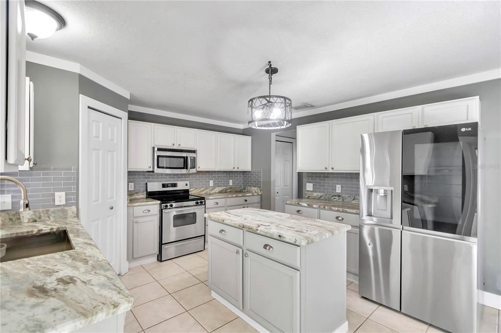 For Sale: $365,000 (4 beds, 2 baths, 2336 Square Feet)