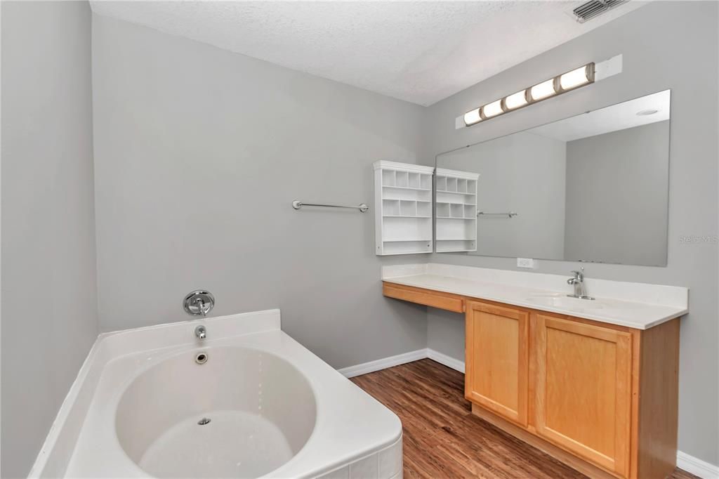 For Sale: $365,000 (4 beds, 2 baths, 2336 Square Feet)