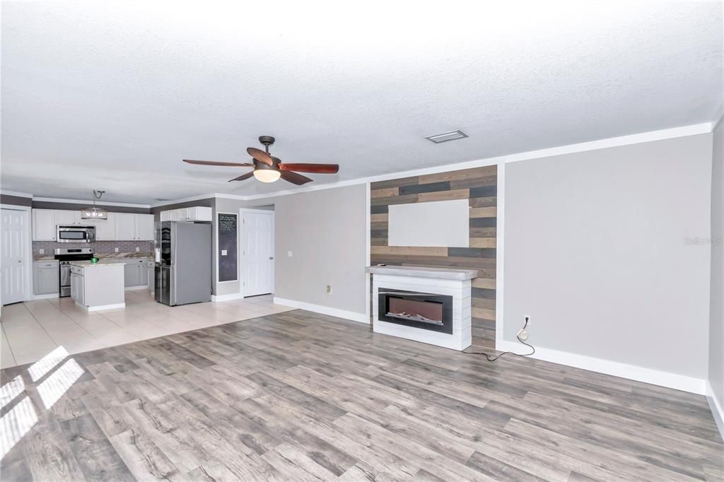 For Sale: $365,000 (4 beds, 2 baths, 2336 Square Feet)