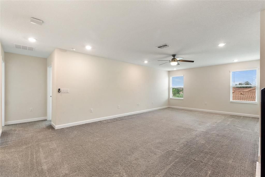 出租: $3,800 (5 贝兹, 4 浴室, 3809 平方英尺)