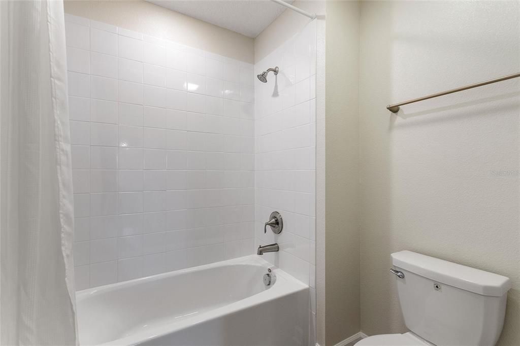 出租: $3,800 (5 贝兹, 4 浴室, 3809 平方英尺)