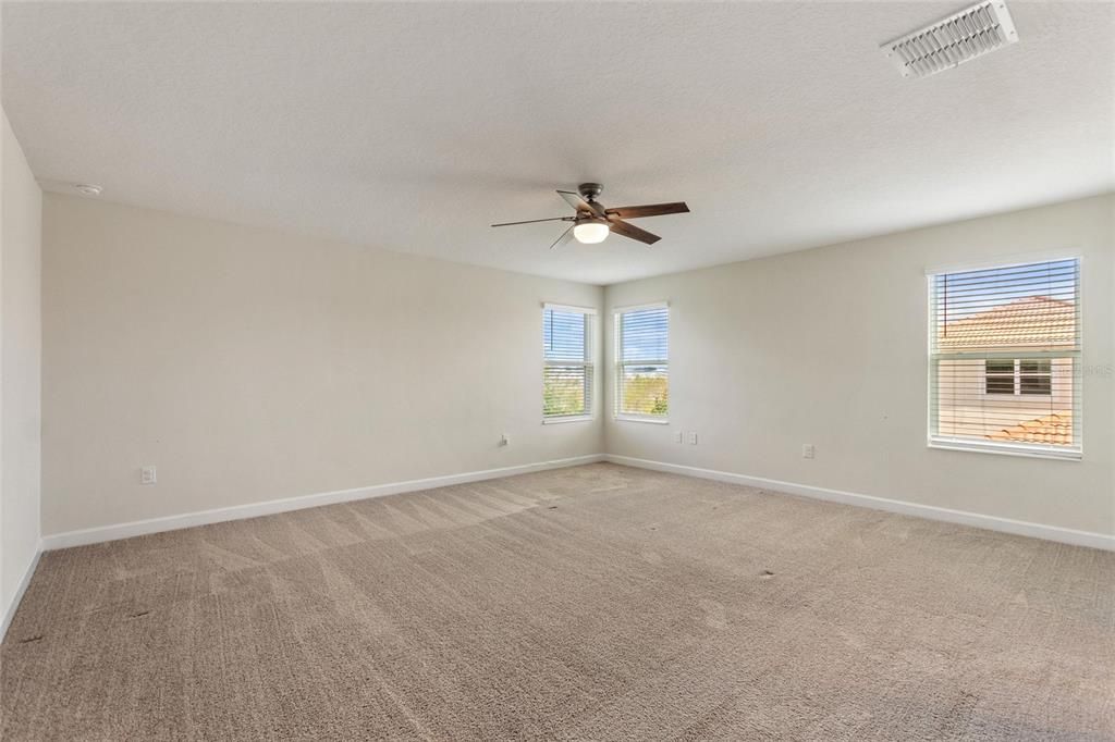 出租: $3,800 (5 贝兹, 4 浴室, 3809 平方英尺)