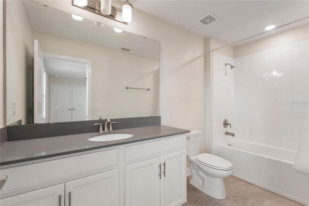 出租: $3,800 (5 贝兹, 4 浴室, 3809 平方英尺)