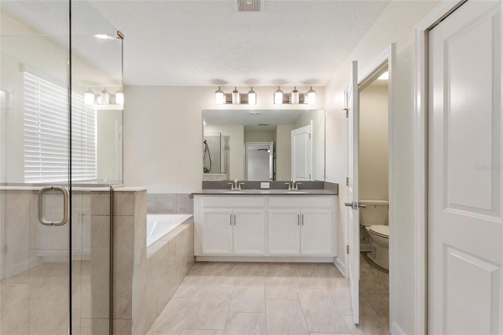 出租: $3,800 (5 贝兹, 4 浴室, 3809 平方英尺)