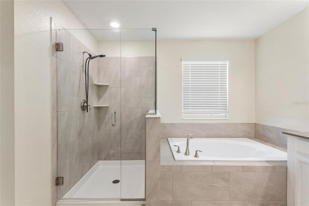 出租: $3,800 (5 贝兹, 4 浴室, 3809 平方英尺)