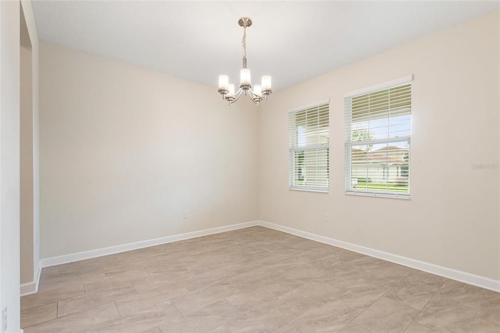 出租: $3,800 (5 贝兹, 4 浴室, 3809 平方英尺)