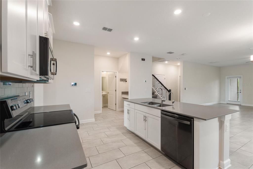 出租: $3,800 (5 贝兹, 4 浴室, 3809 平方英尺)