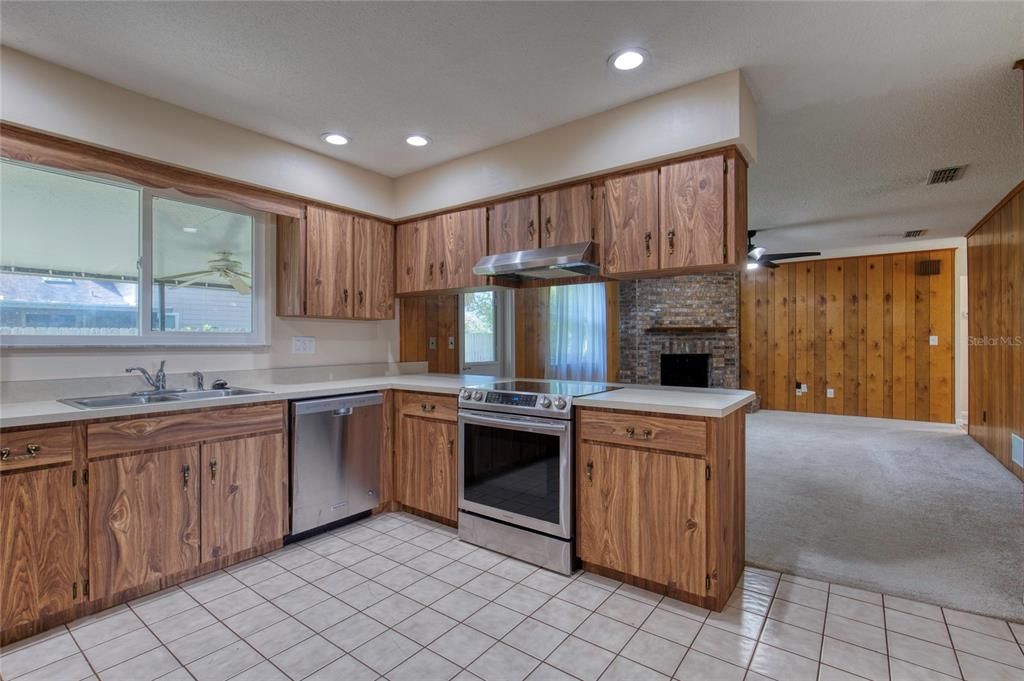 待售: $359,900 (3 贝兹, 2 浴室, 1808 平方英尺)