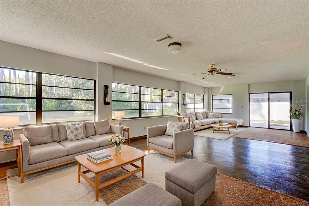 For Sale: $360,000 (3 beds, 2 baths, 2576 Square Feet)