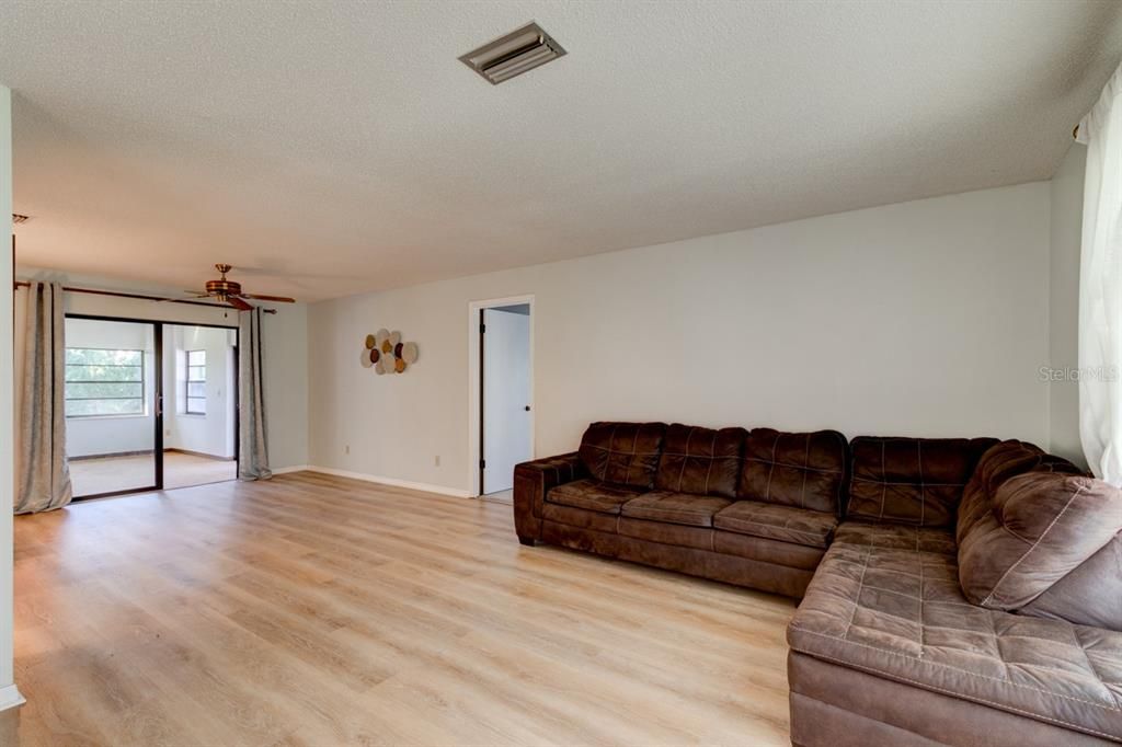 For Sale: $360,000 (3 beds, 2 baths, 2576 Square Feet)