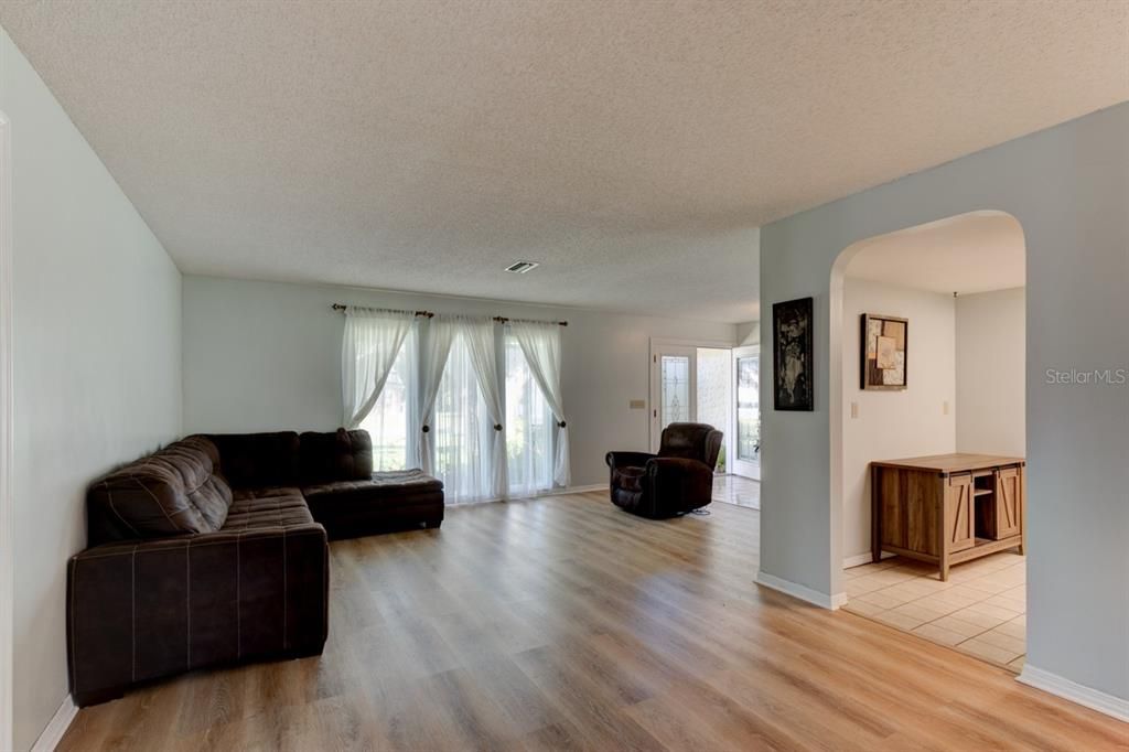 For Sale: $360,000 (3 beds, 2 baths, 2576 Square Feet)