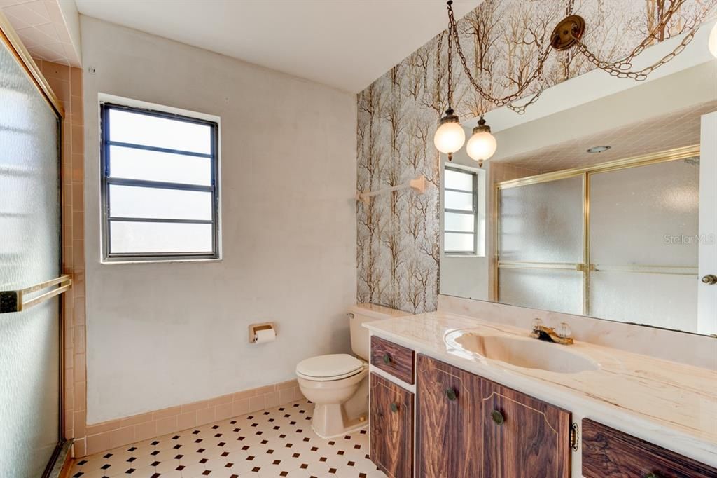 For Sale: $360,000 (3 beds, 2 baths, 2576 Square Feet)