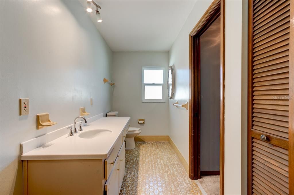 For Sale: $360,000 (3 beds, 2 baths, 2576 Square Feet)