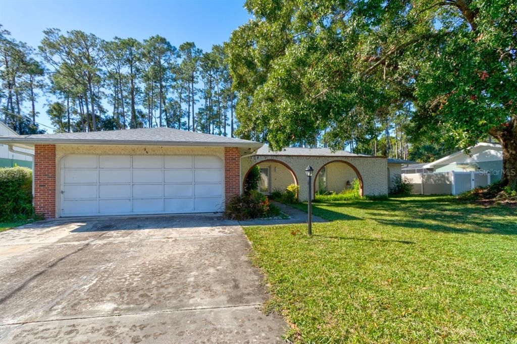 For Sale: $360,000 (3 beds, 2 baths, 2576 Square Feet)