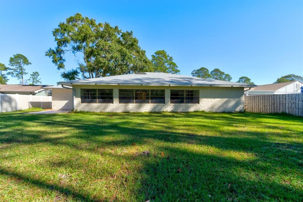 For Sale: $360,000 (3 beds, 2 baths, 2576 Square Feet)