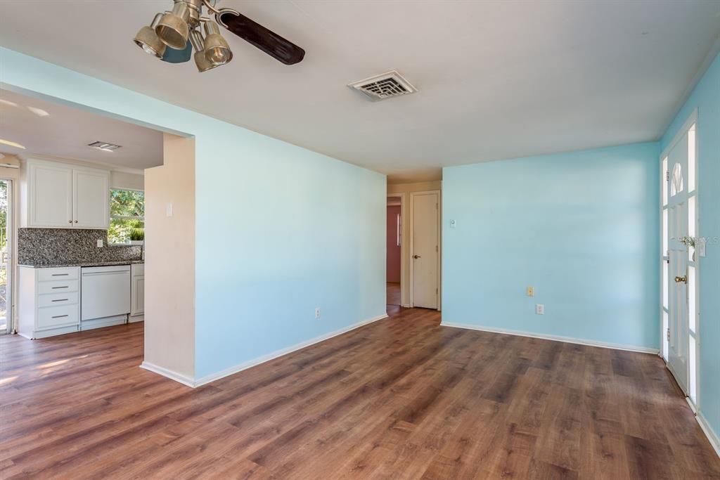 Activo con contrato: $190,000 (3 camas, 1 baños, 976 Pies cuadrados)