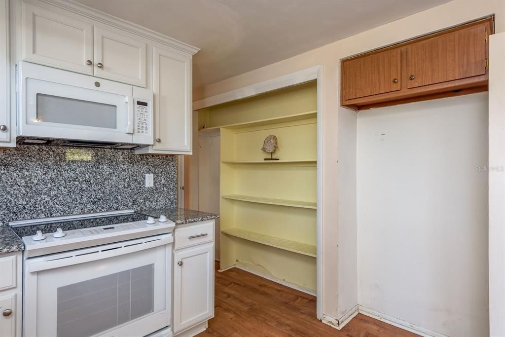 Activo con contrato: $190,000 (3 camas, 1 baños, 976 Pies cuadrados)