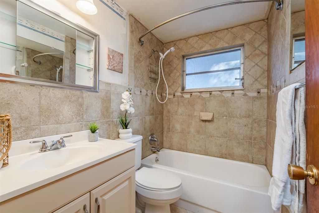 Activo con contrato: $190,000 (3 camas, 1 baños, 976 Pies cuadrados)