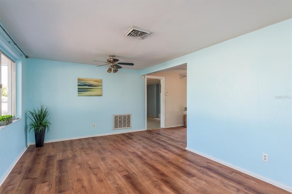 Activo con contrato: $190,000 (3 camas, 1 baños, 976 Pies cuadrados)