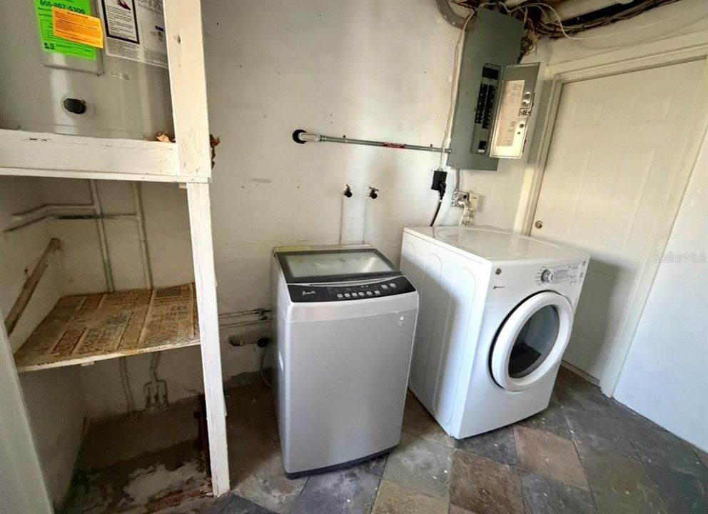 Activo con contrato: $190,000 (3 camas, 1 baños, 976 Pies cuadrados)