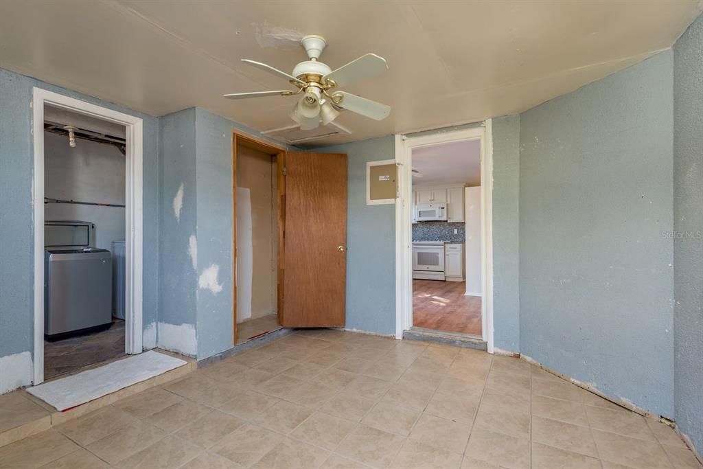 Activo con contrato: $190,000 (3 camas, 1 baños, 976 Pies cuadrados)