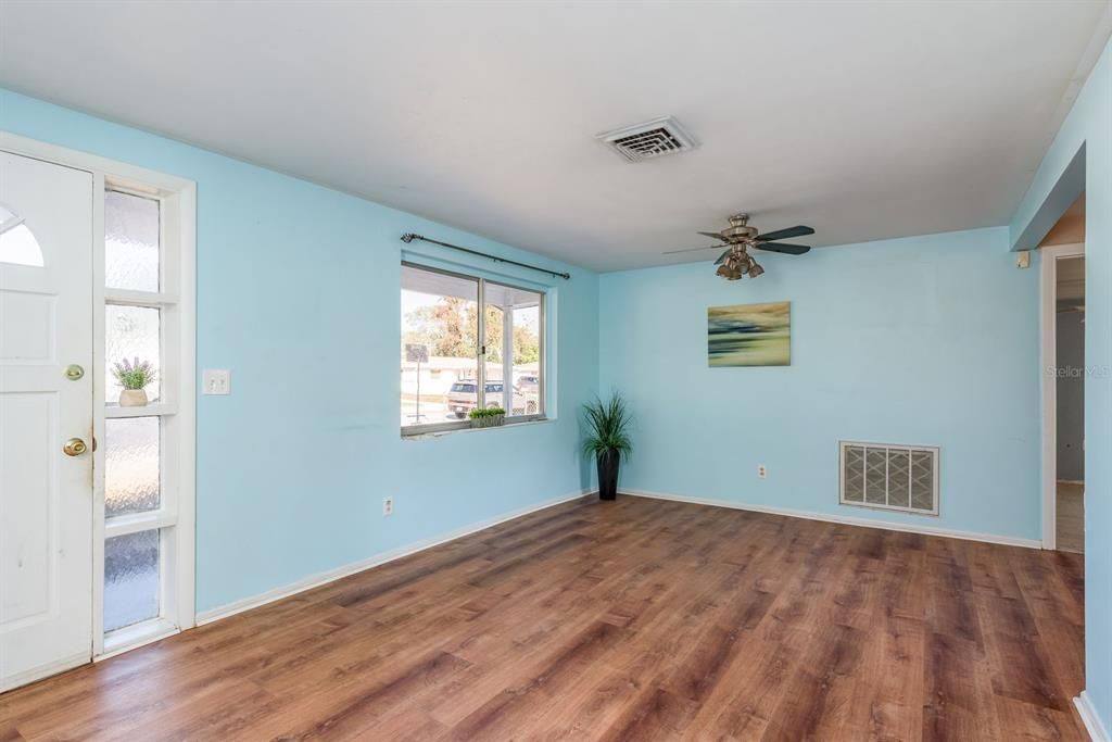 Activo con contrato: $190,000 (3 camas, 1 baños, 976 Pies cuadrados)