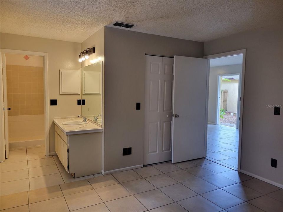 For Sale: $399,000 (0 beds, 0 baths, 1978 Square Feet)