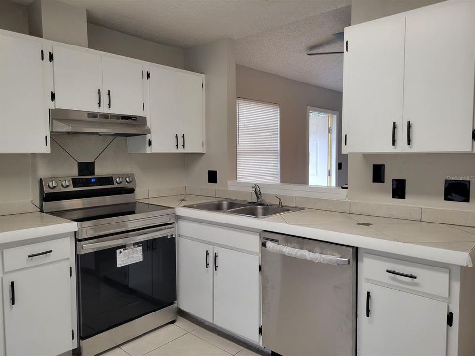 For Sale: $399,000 (0 beds, 0 baths, 1978 Square Feet)