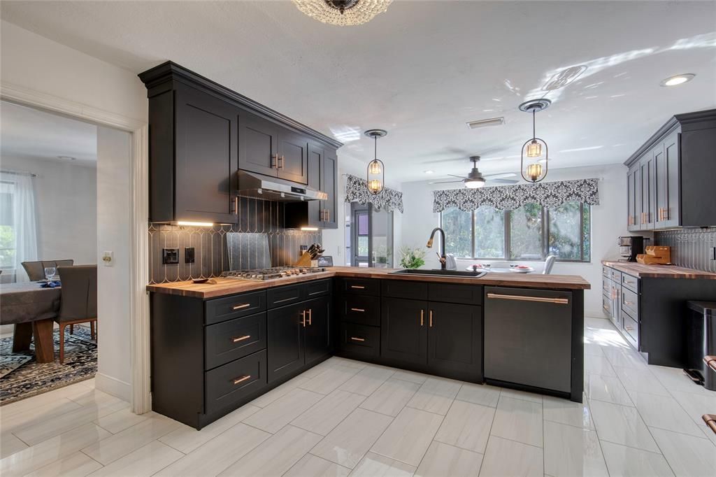 На продажу: $850,000 (4 спален, 3 ванн, 2682 Квадратных фут)