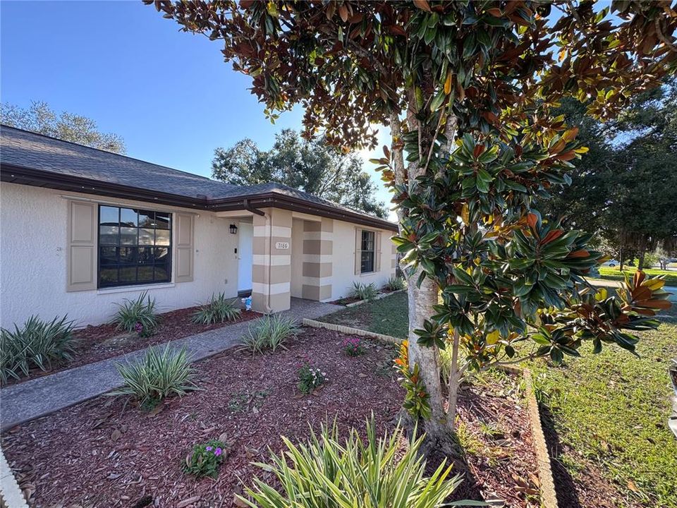 For Sale: $285,000 (2 beds, 2 baths, 1102 Square Feet)